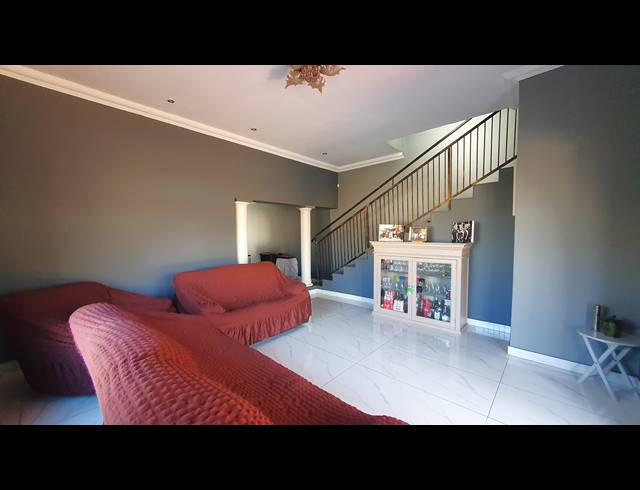 4 BEDROOM FREEHOLD FOR SALE IN BRACKENDOWNS